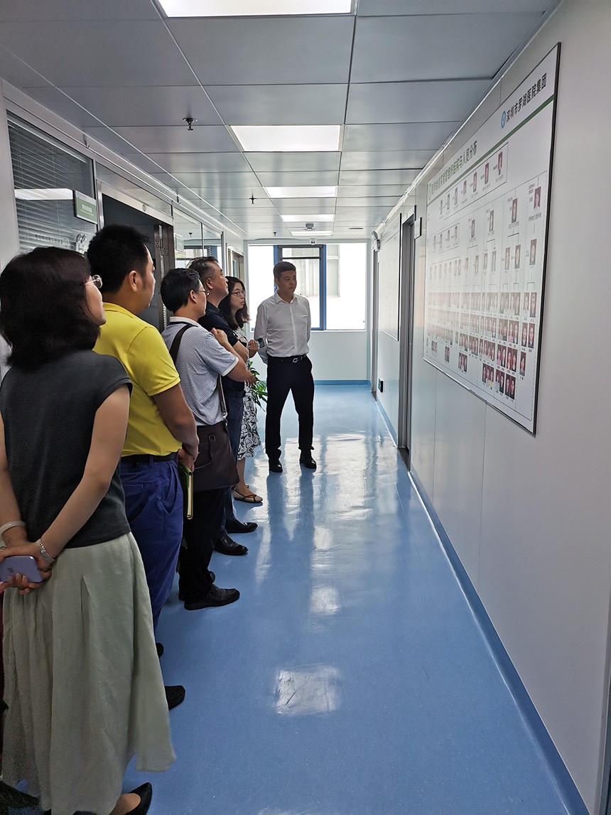 旭子科技董事長(zhǎng)王永峰陪同鐘南山基金會(huì)、廣州呼研所總經(jīng)理周榮教授考察深圳市羅湖醫(yī)院集團(tuán) 